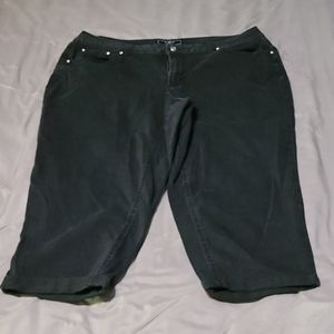 Women's Cato black Capri 18W
